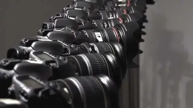 Ofer Card cadou de 10% reducere eMag pentru cumpararea unui DSLR