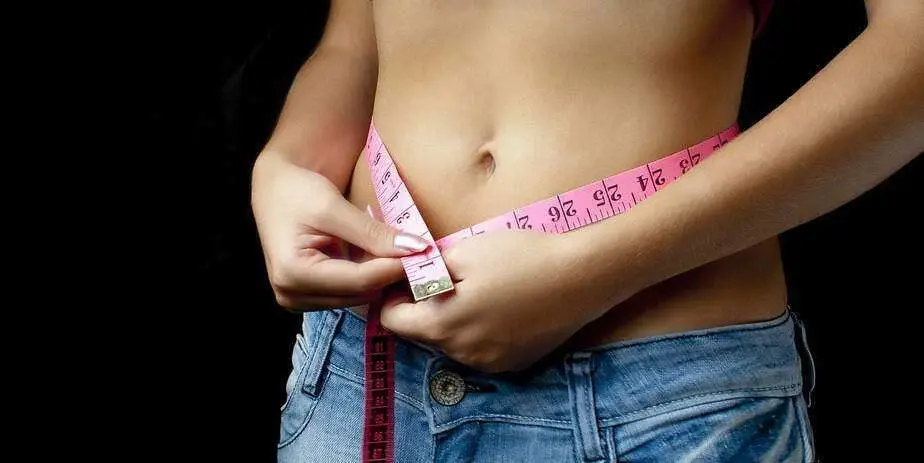 Abdominoplastia, interventia chirurgicala simpla pentru un abdomen care arata bine si la 50+