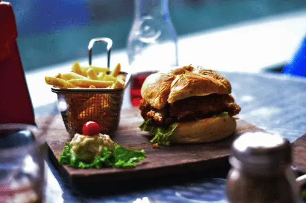 4 elemente cheie pentru a avea un restaurant fast-food de succes